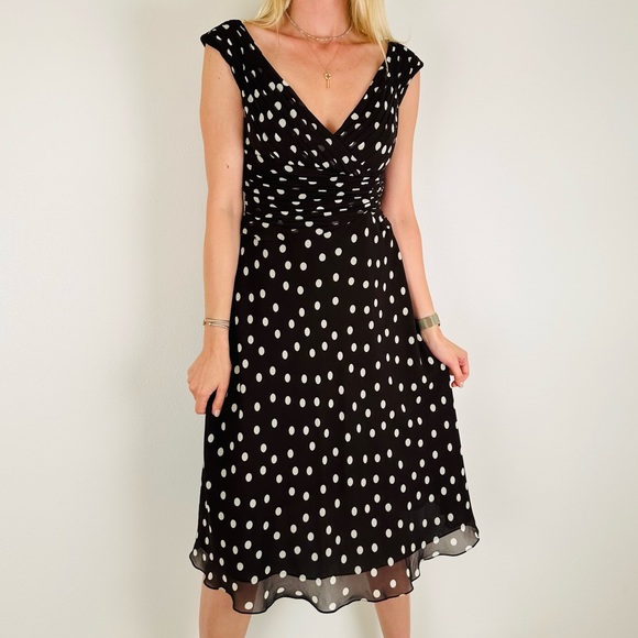 Adrianna Papell brown polka dot ruched v-neck fit and flare midi dress - Picture 4 of 13